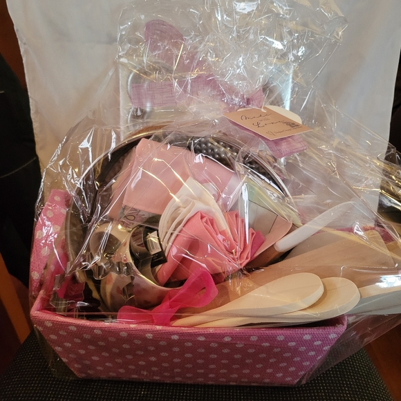 Baker's Gift Basket - Picture 1 of 4